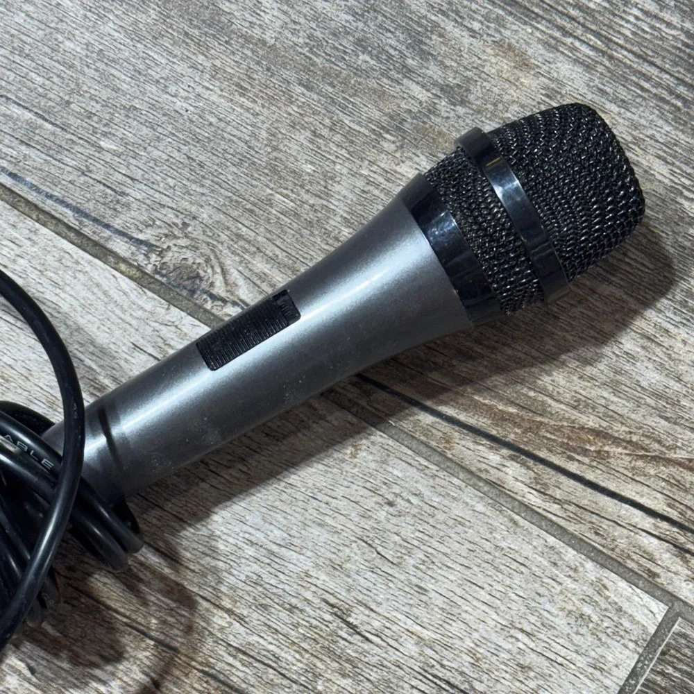 Dynamic Wired Microphone - Black and Silver